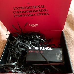 IL Makiage foundation. New in box #35